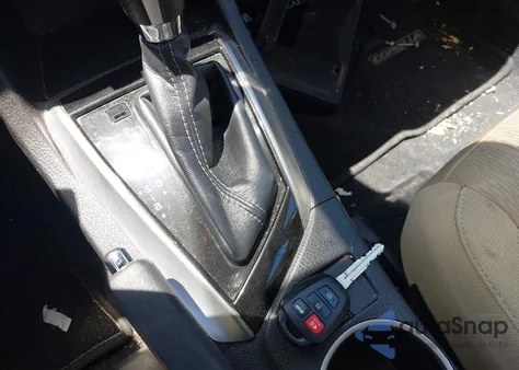 2018 Toyota Corolla Le z USA, uszkodzony, nr VIN 5YFBURHE2JP853055